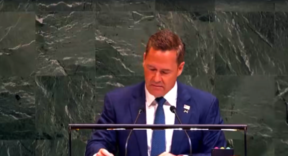 Mike Waltz acusa al régimen cubano de usar la ONU como "propaganda" y defiende la presión de EE. UU.