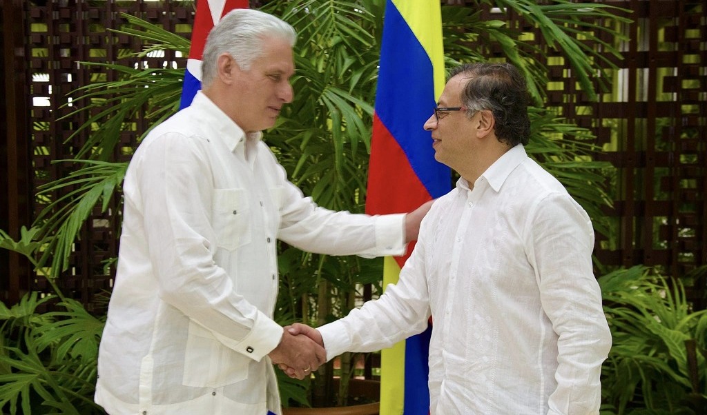 Petro anuncia que su último viaje como presidente será a Cuba, en contraste con la futura ruptura diplomática anunciada por De la Espriella.