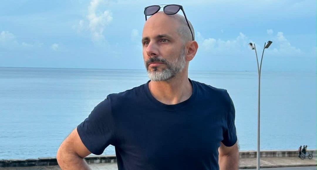 El periodista permanece recluido en Villa María Luisa bajo prisión preventiva y acusado de “desobediencia”.