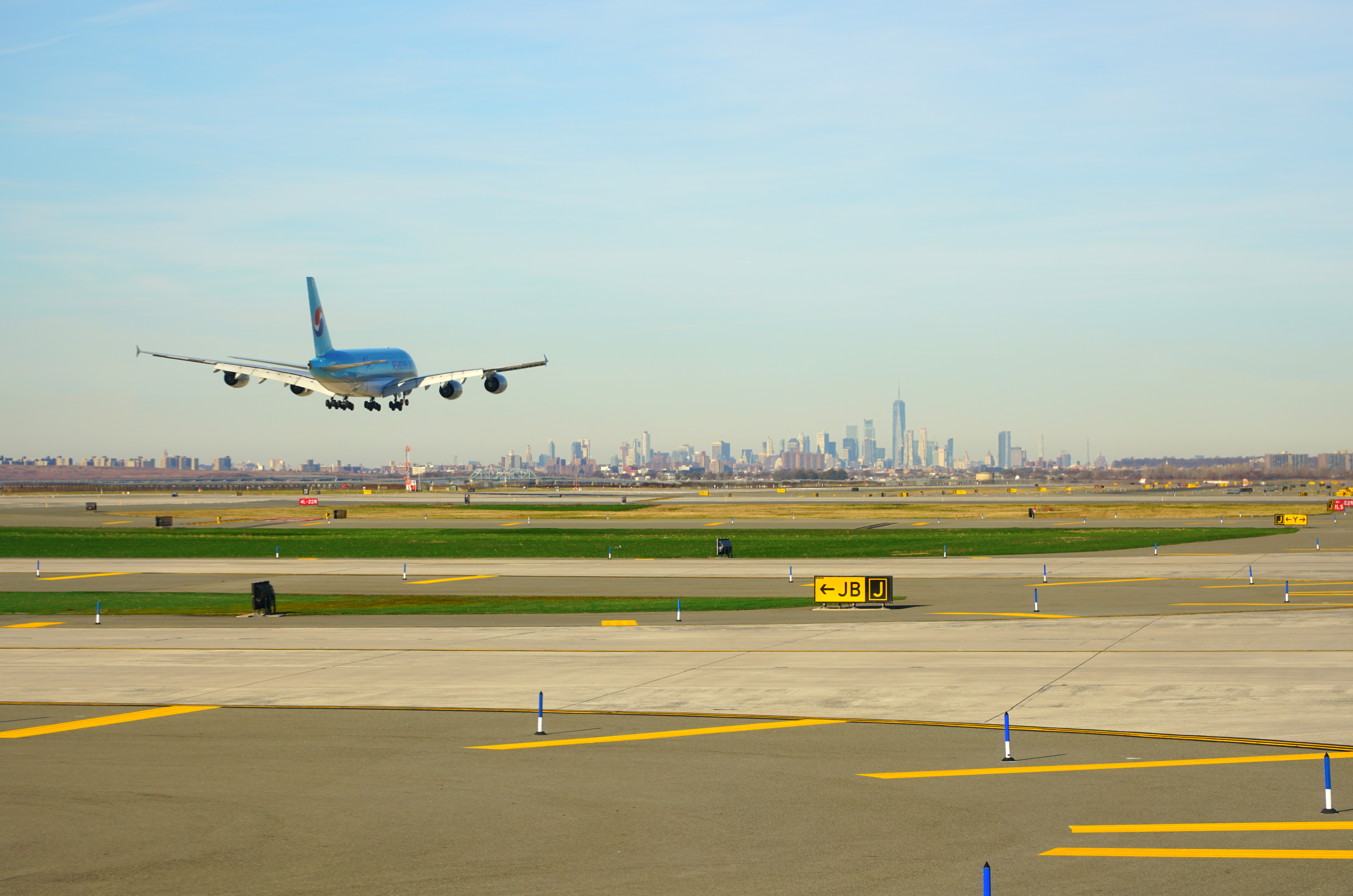 2 aviones casi chocan en el aeropuerto JFK en Nueva York: la FAA inicia investigación