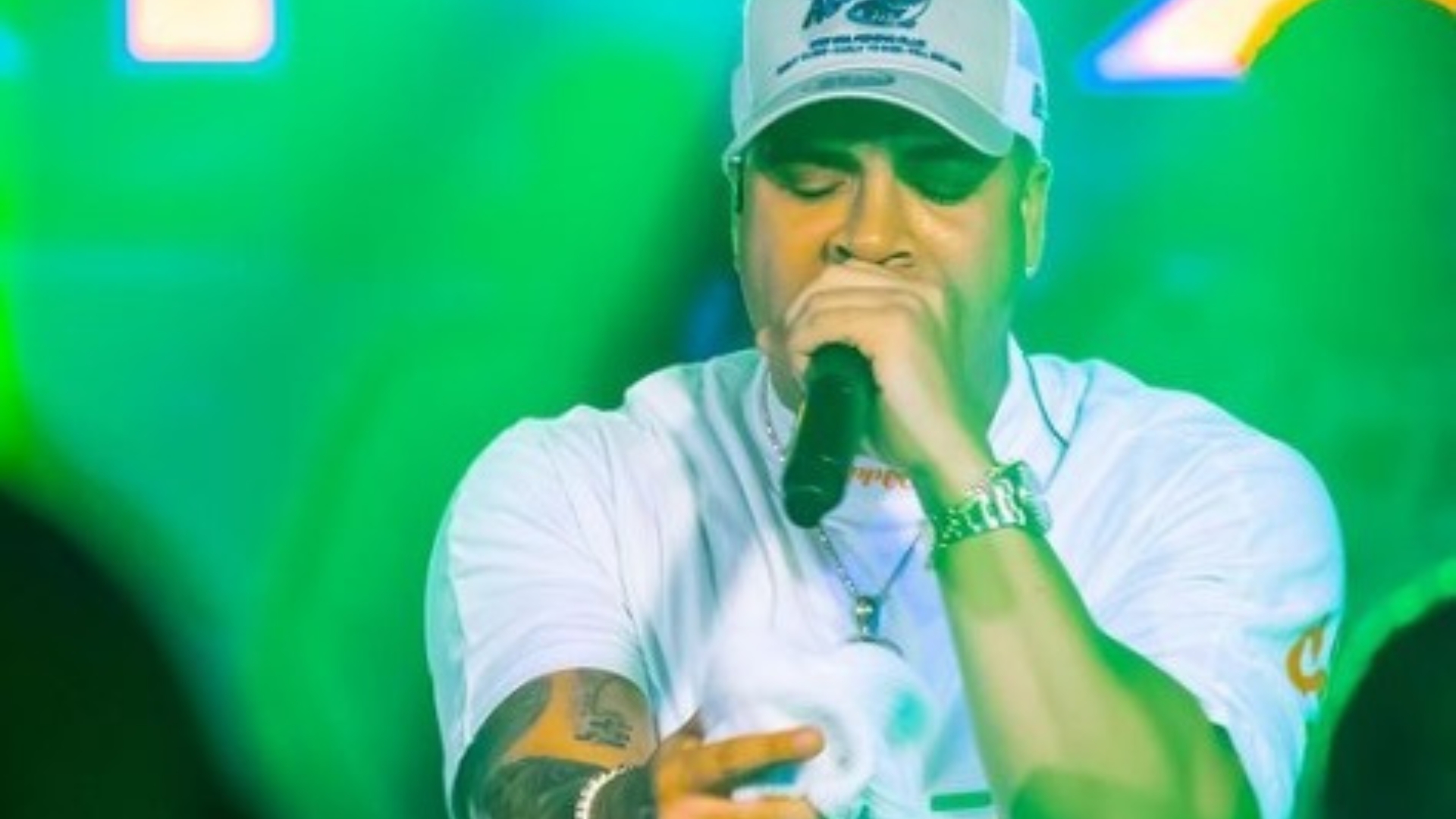 ¡40 mil pesos una mesa para concierto de Yomil en Camagüey!