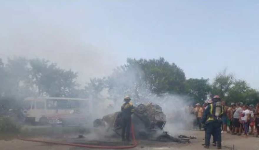 Accidente en la Ocho Vías de La Habana deja un auto incendiado y una niña muerta