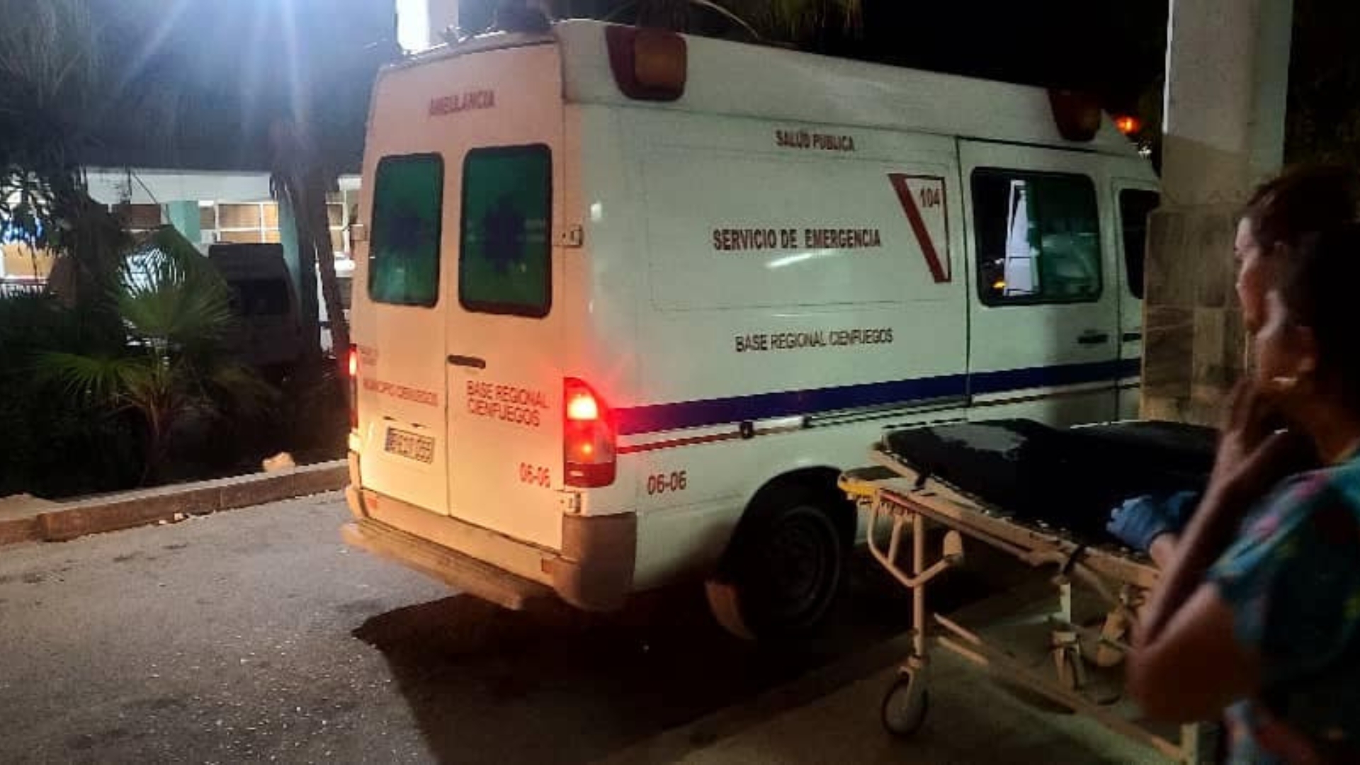 Accidente masivo de camión de pasajeros en Autopista Nacional deja múltiples heridos