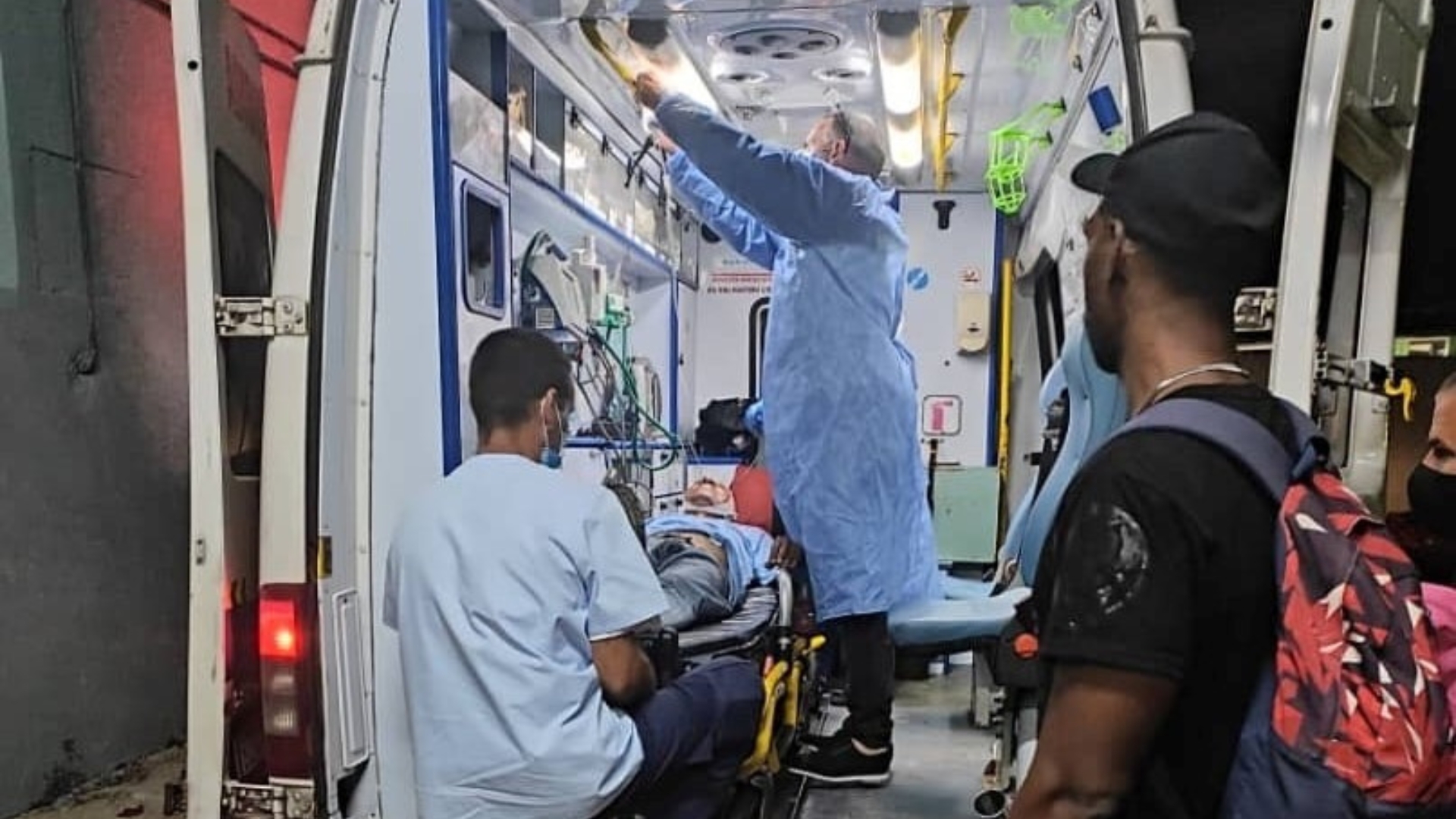 Accidente masivo de tránsito en Matanzas al voltearse una guagua de pasajeros