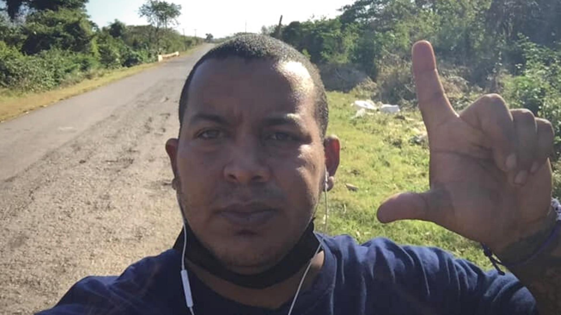 Activista Alejandro Garlobo denuncia amenazas de Seguridad del Estado para que abandone Cuba