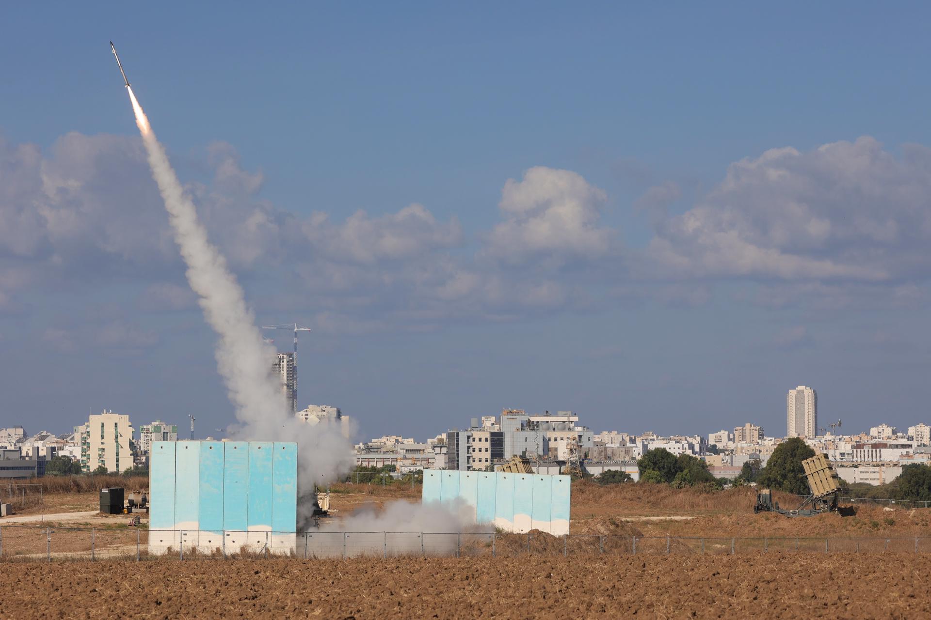 Al menos 40 muertos en Israel, más de 700 heridos y unos cincuenta secuestrados en Gaza