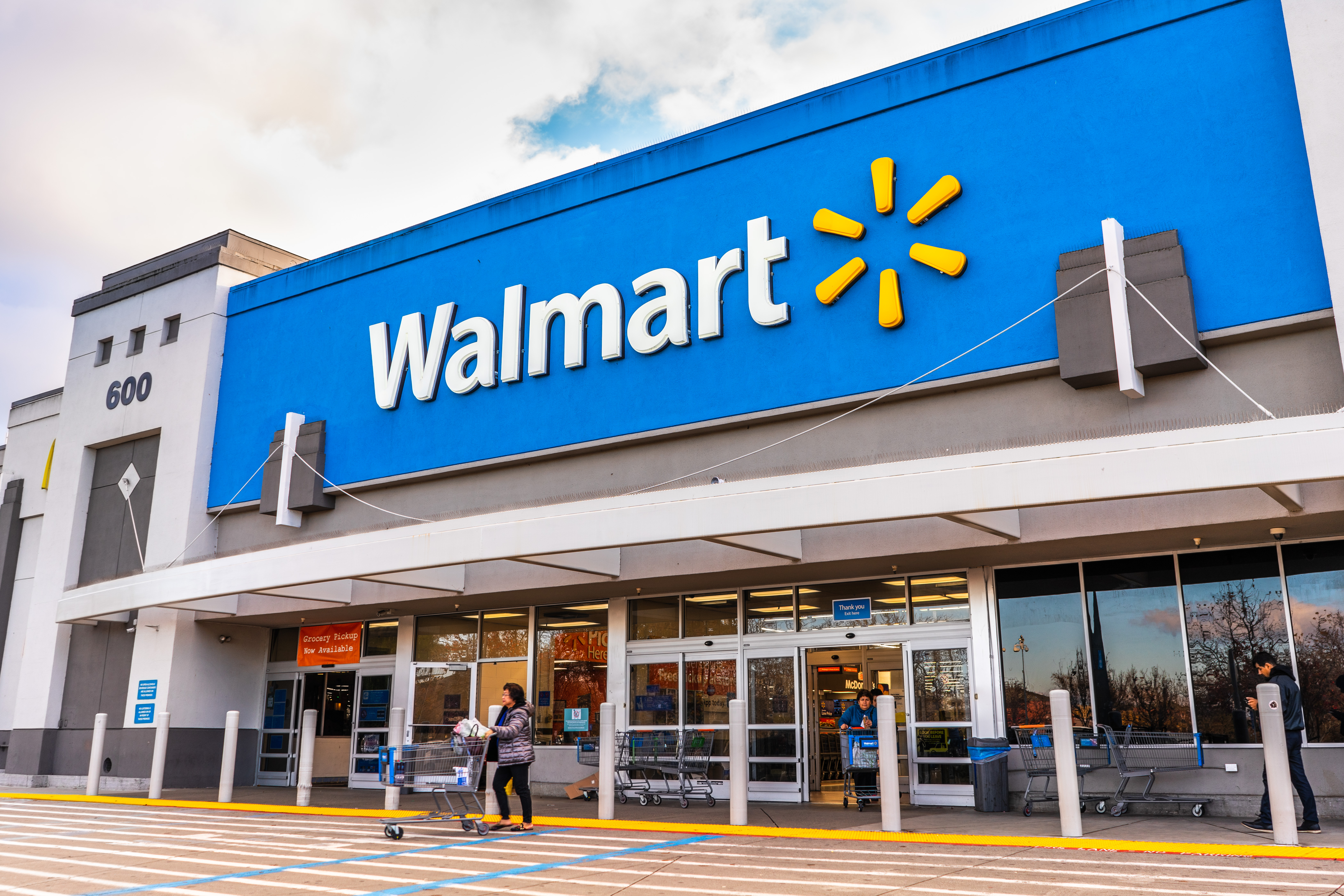 Al menos 7 muertos tras tiroteo dentro de un Walmart de Virginia