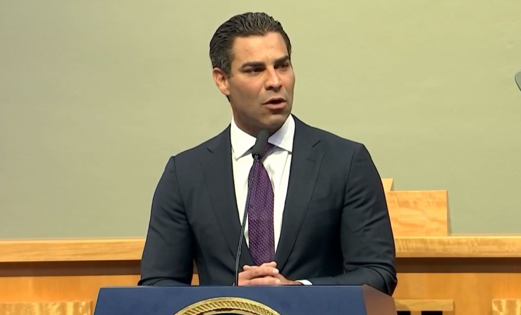 Alcalde de Miami anuncia que podría buscar la nominación republicana a presidencia de EEUU
