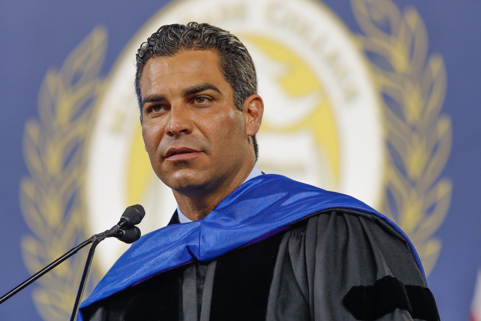 Alcalde de Miami califica de "gigantesco fraude" los resultados de elecciones venezolanas