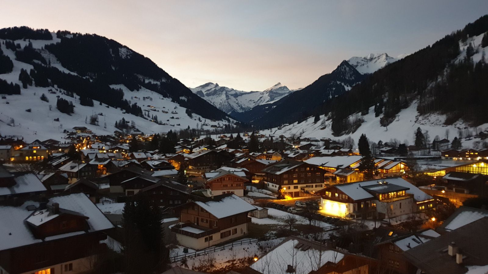 Ana de Armas y el hijastro de Díaz-Canel de vacaciones de lujo en los Alpes suizos