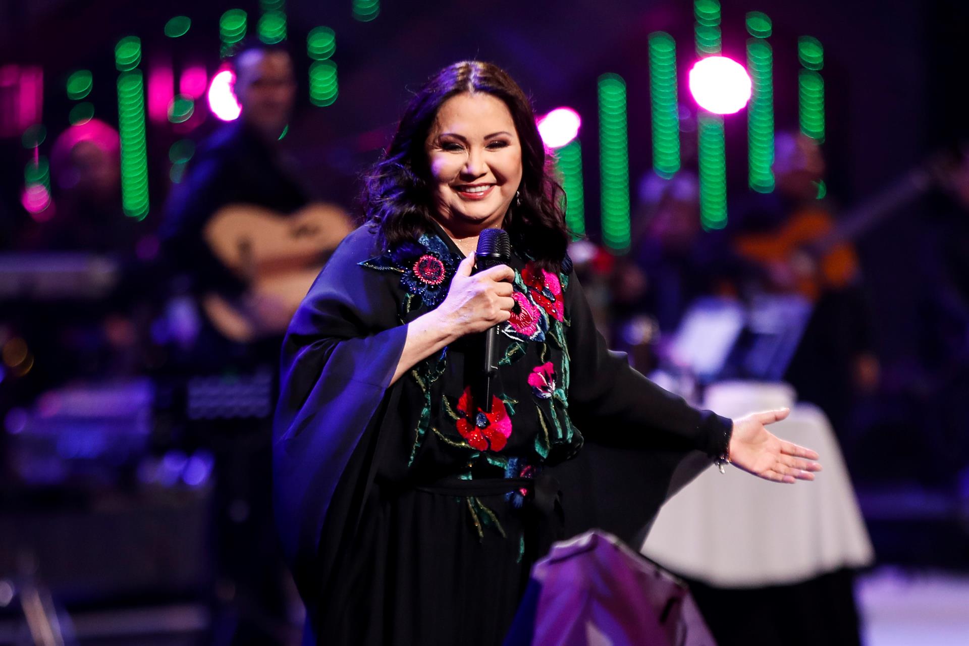 ¿Ana Gabriel se casó con una fan en secreto?