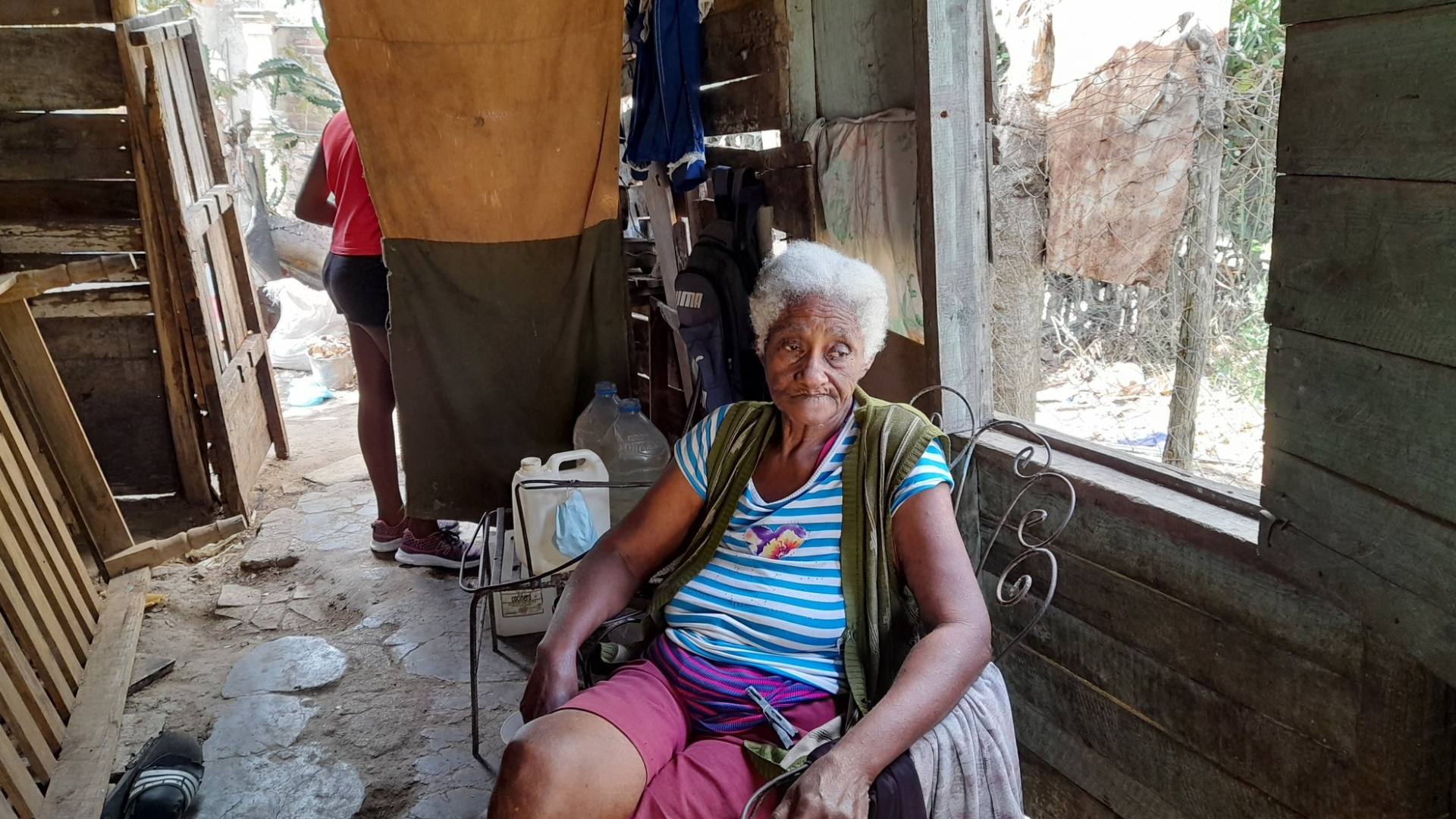 Anciana cubana espera  materiales para arreglar su casa desde hace cinco años 