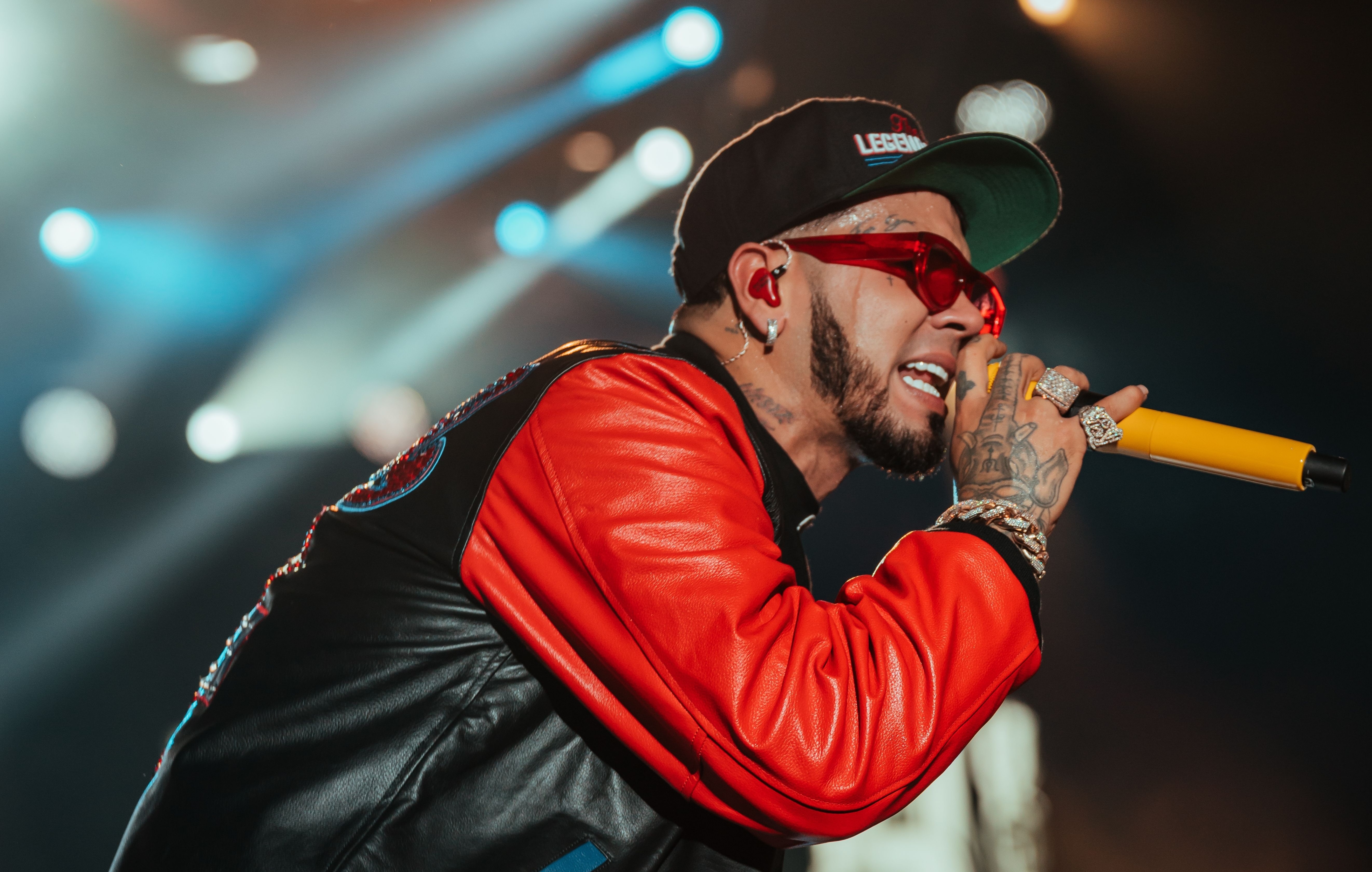 Anuel AA reaparece tras operación de urgencia que puso en riesgo su vida 