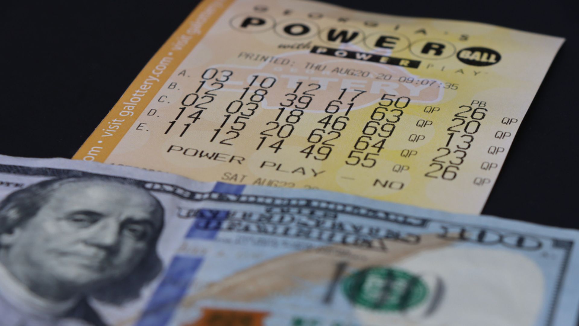 Anuncian los números ganadores del Powerball: premio mayor aumenta a 2300 millones de dólares