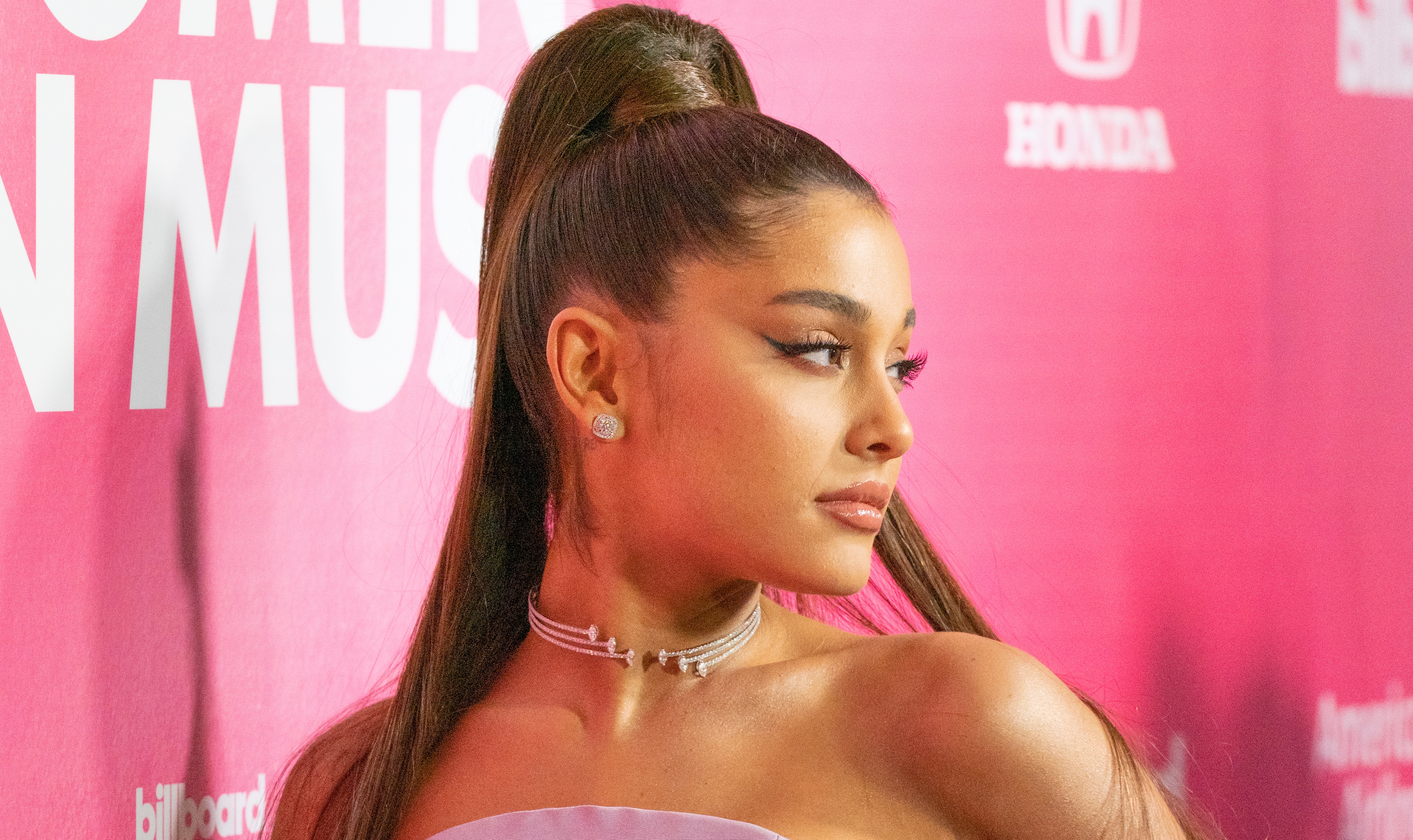 Ariana Grande pide el divorcio a Dalton Gomez tras solo dos años de casados 