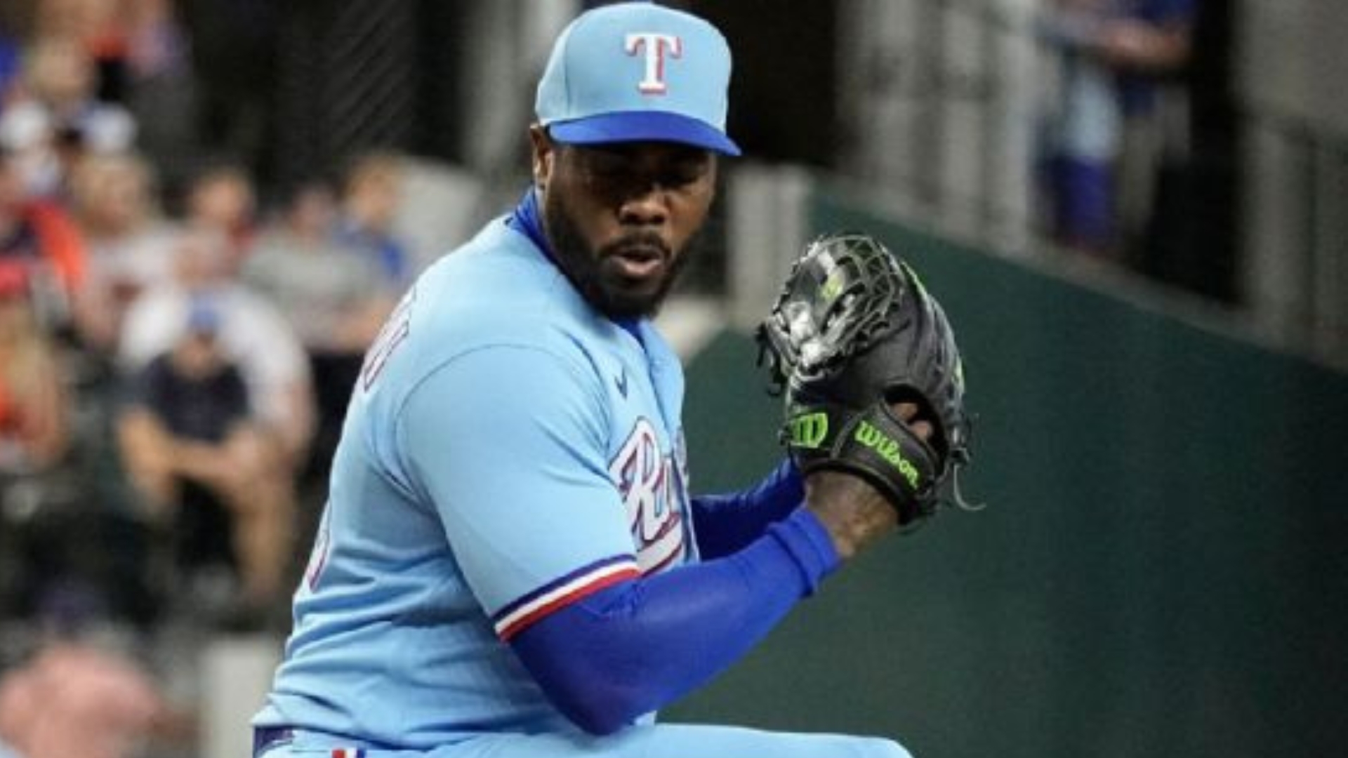 Aroldis Chapman debutó como nuevo relevista de los Rangers de Texas
