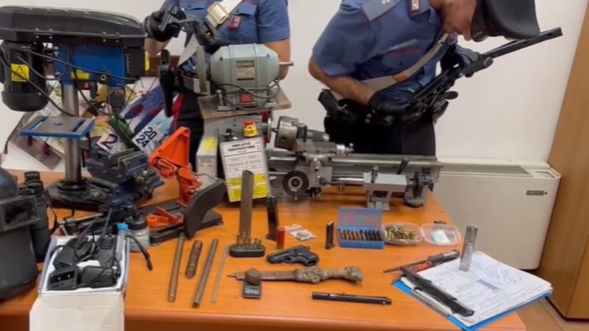 Arrestan a joven cubano en Italia por fabricar armas ilegales 