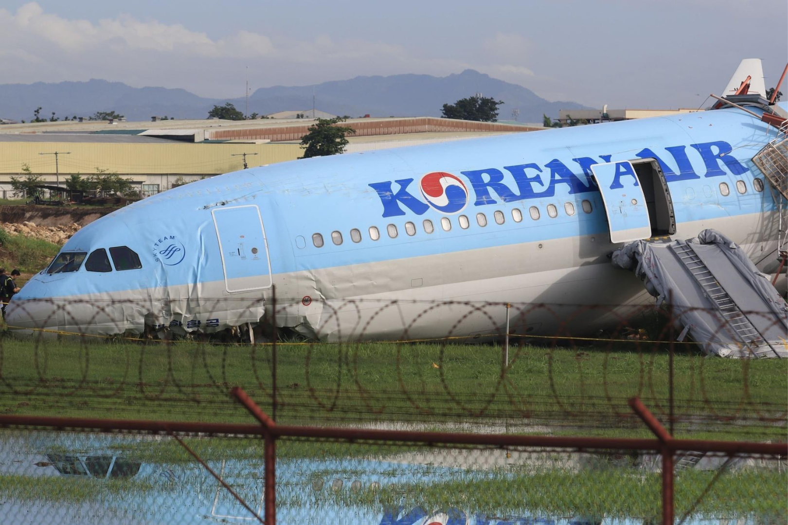 Avión coreano se sale de la pista en un aterrizaje con 137 personas a bordo