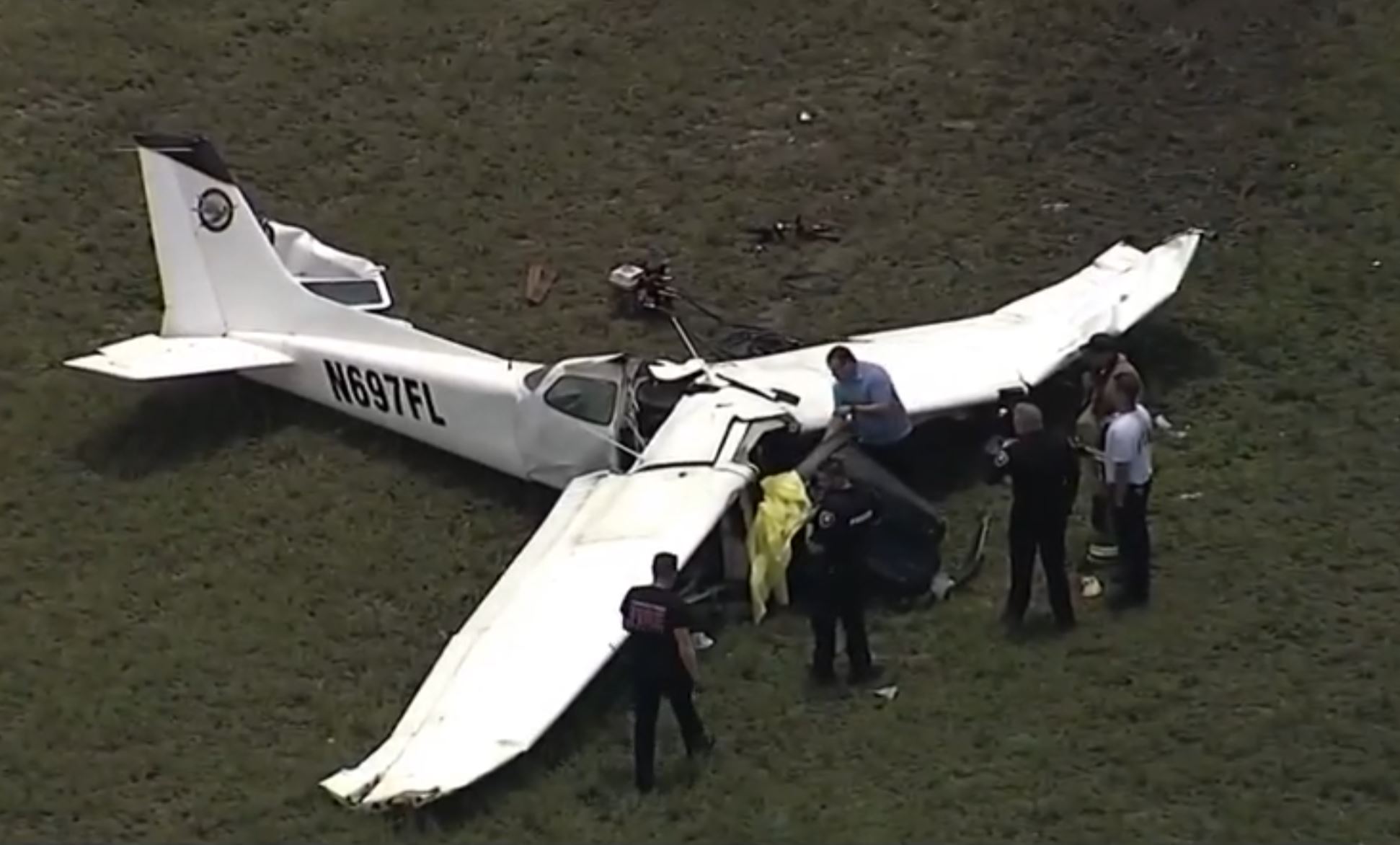 Avioneta se estrella y deja dos personas muertas y otra herida de gravedad