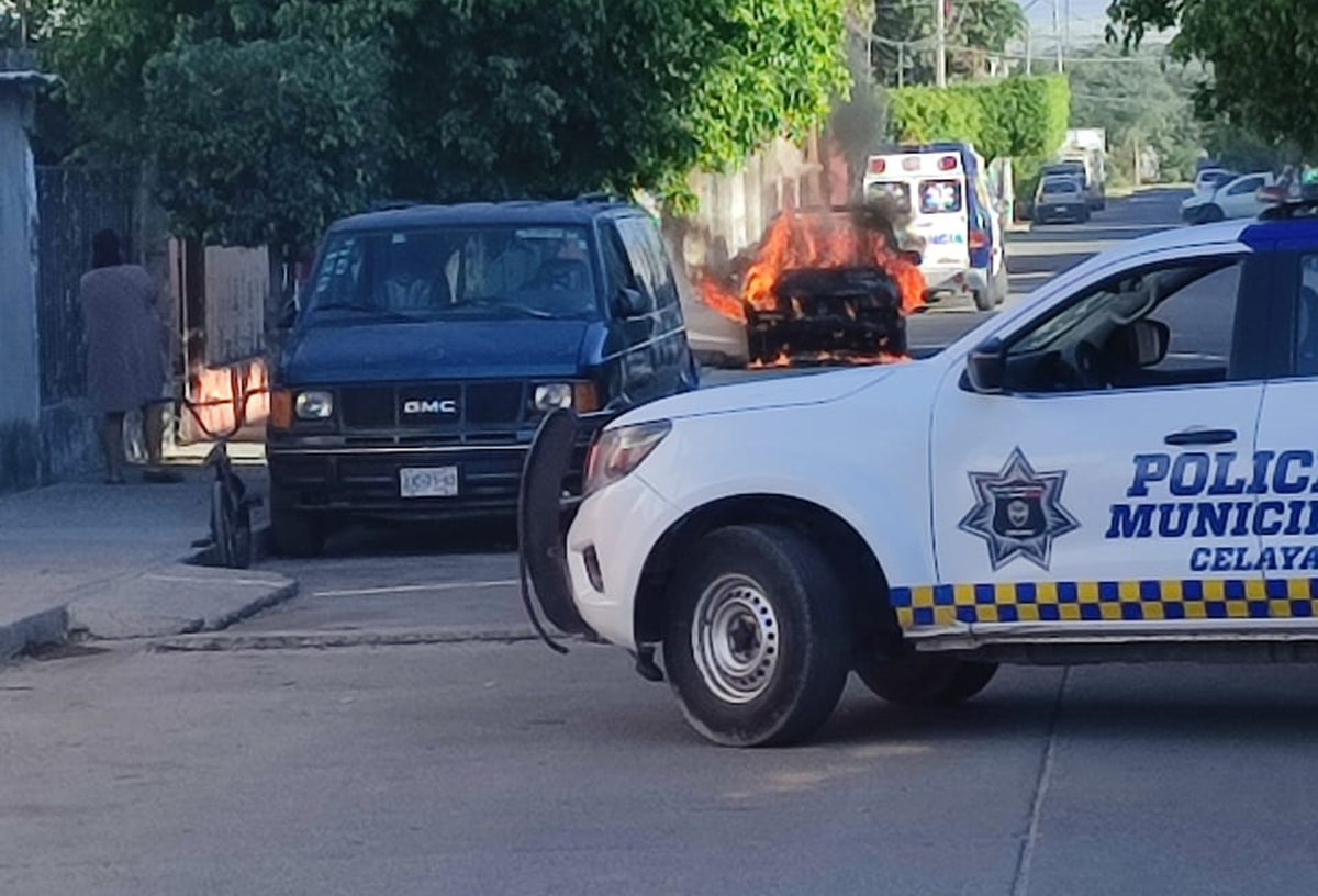 Bajo fuego: reportan ataques armados contra policías y narcobloqueos en Celaya, México