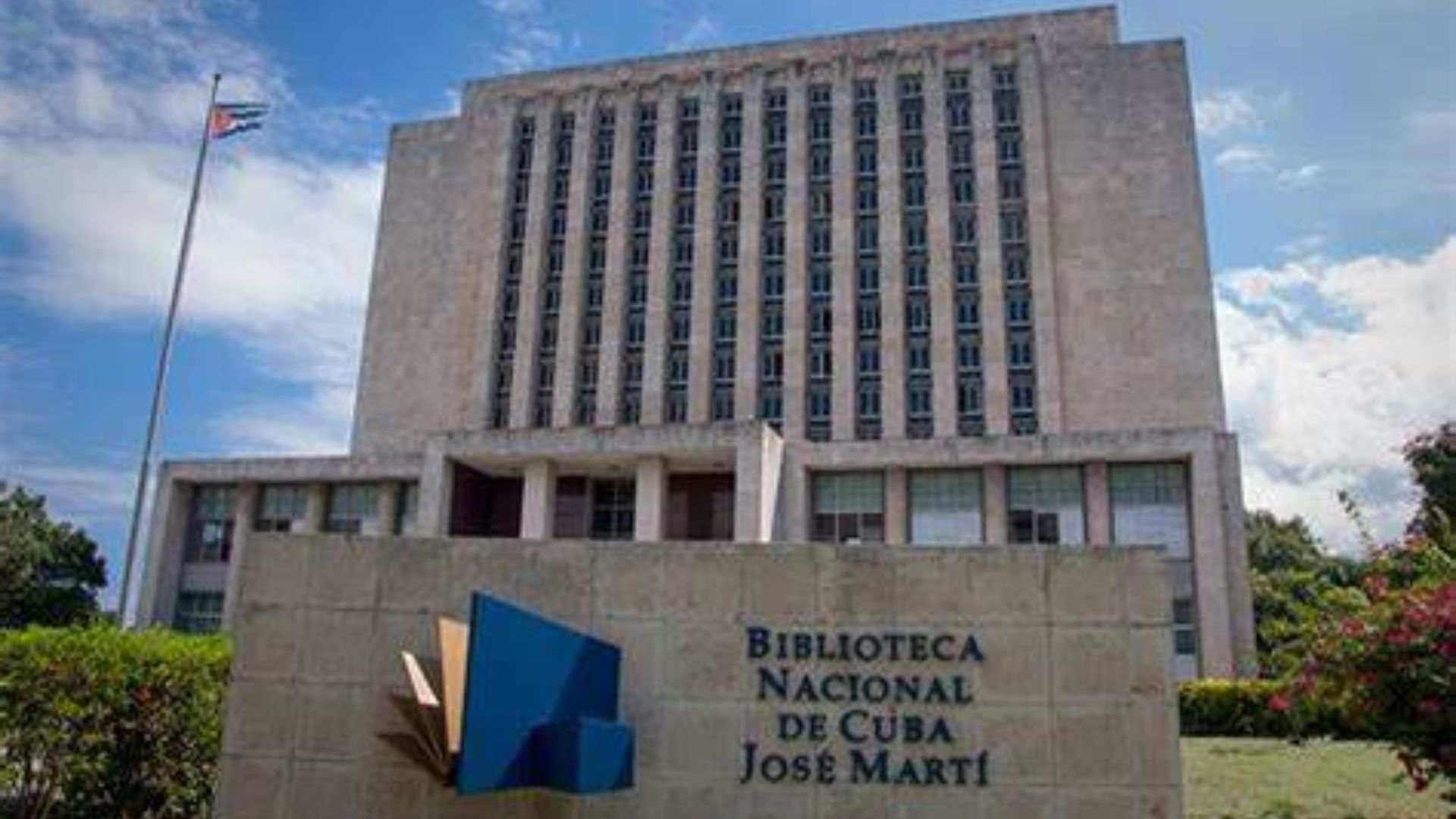 Biblioteca Nacional dice que "la entrada es libre" tras denuncia de cubana que no pudo ingresar