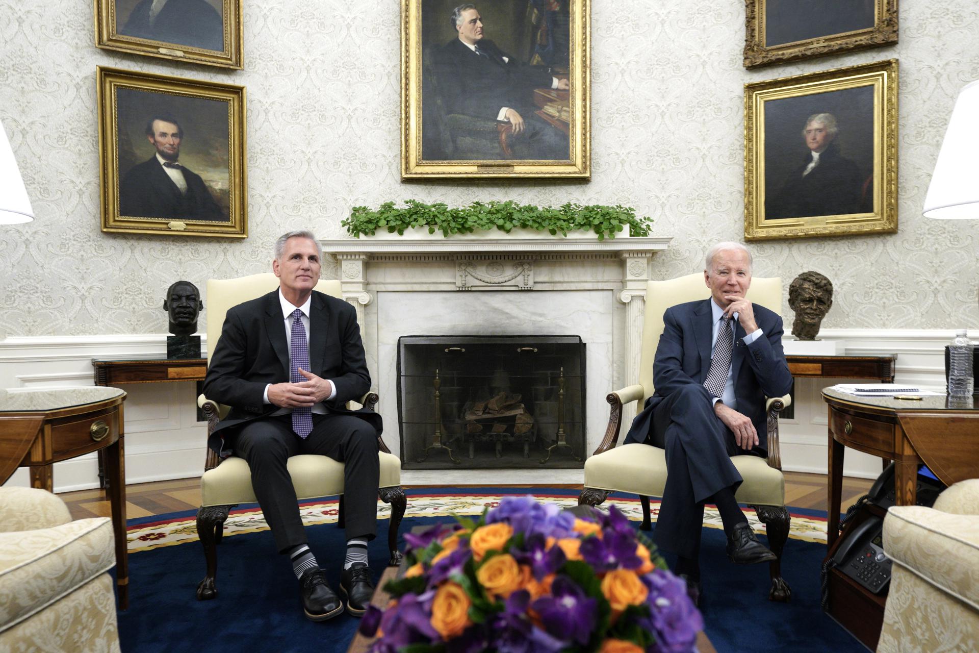 Biden y McCarthy mantienen reunión "productiva" sobre techo de deuda, pero sin acuerdo