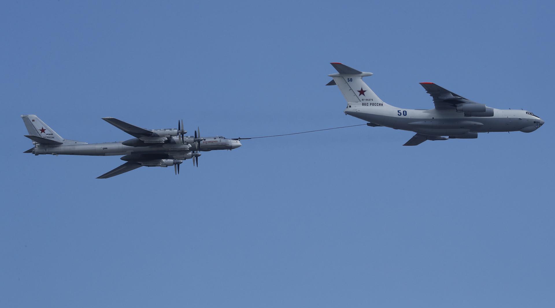 Bombarderos estratégicos rusos vuelan cerca de la costa de Alaska durante 7 horas