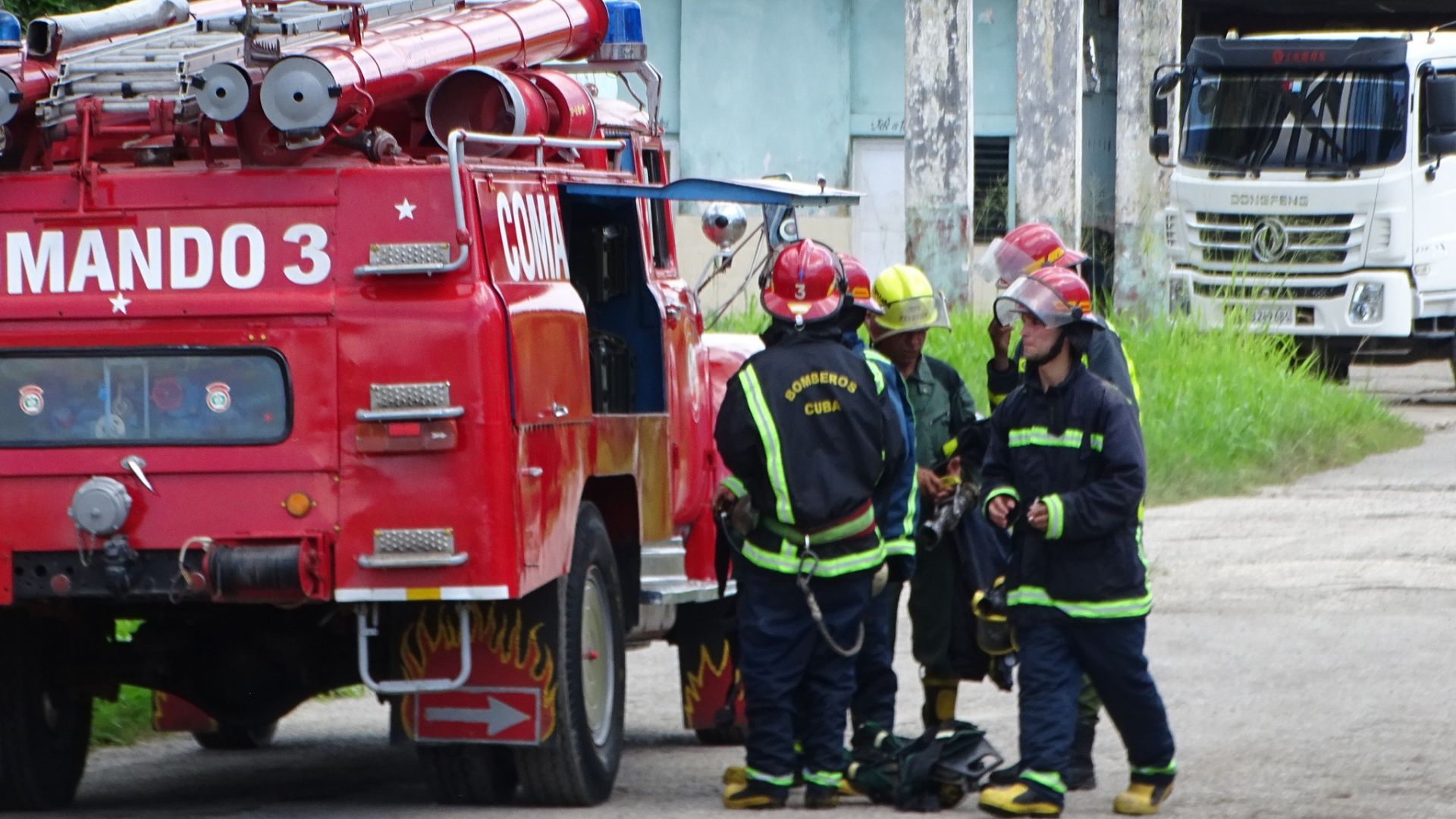 Bomberos controlan fuga de amoníaco en Villa Clara