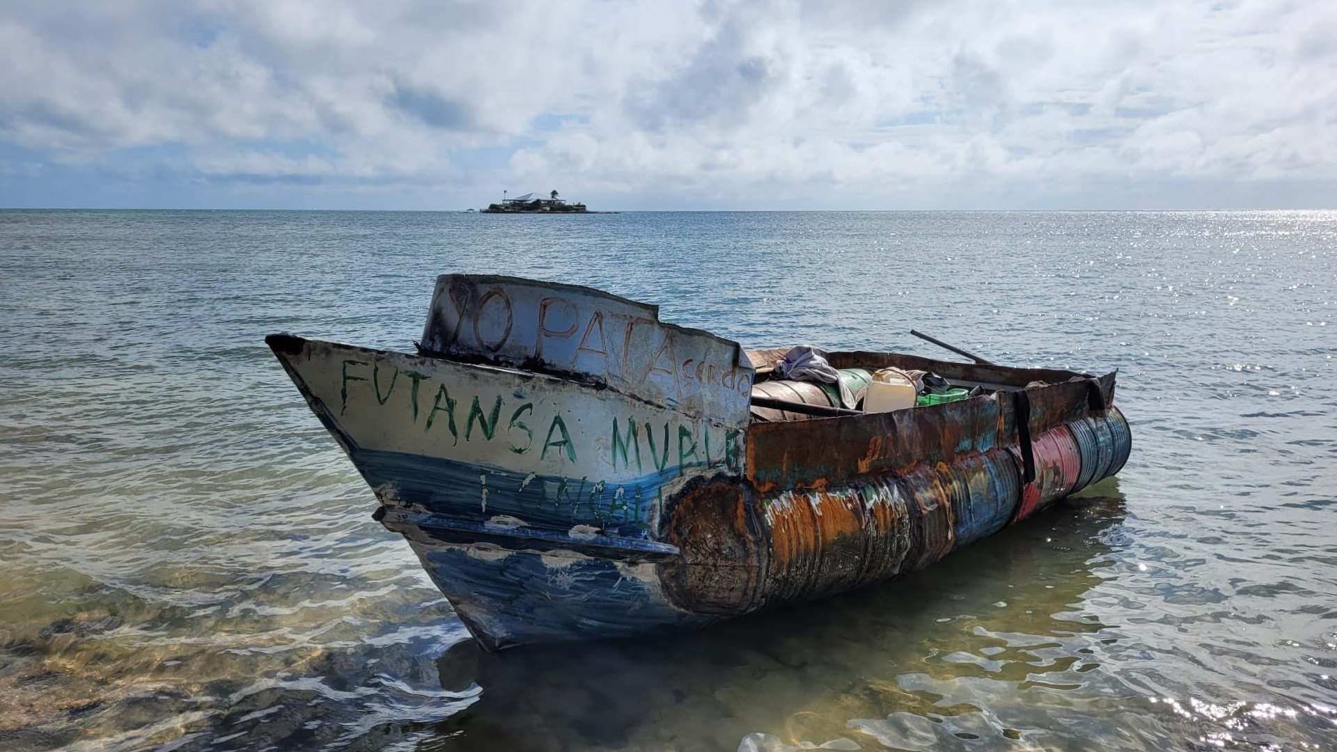 Bote con 25 balseros cubanos de Matanzas llega a playa de Florida