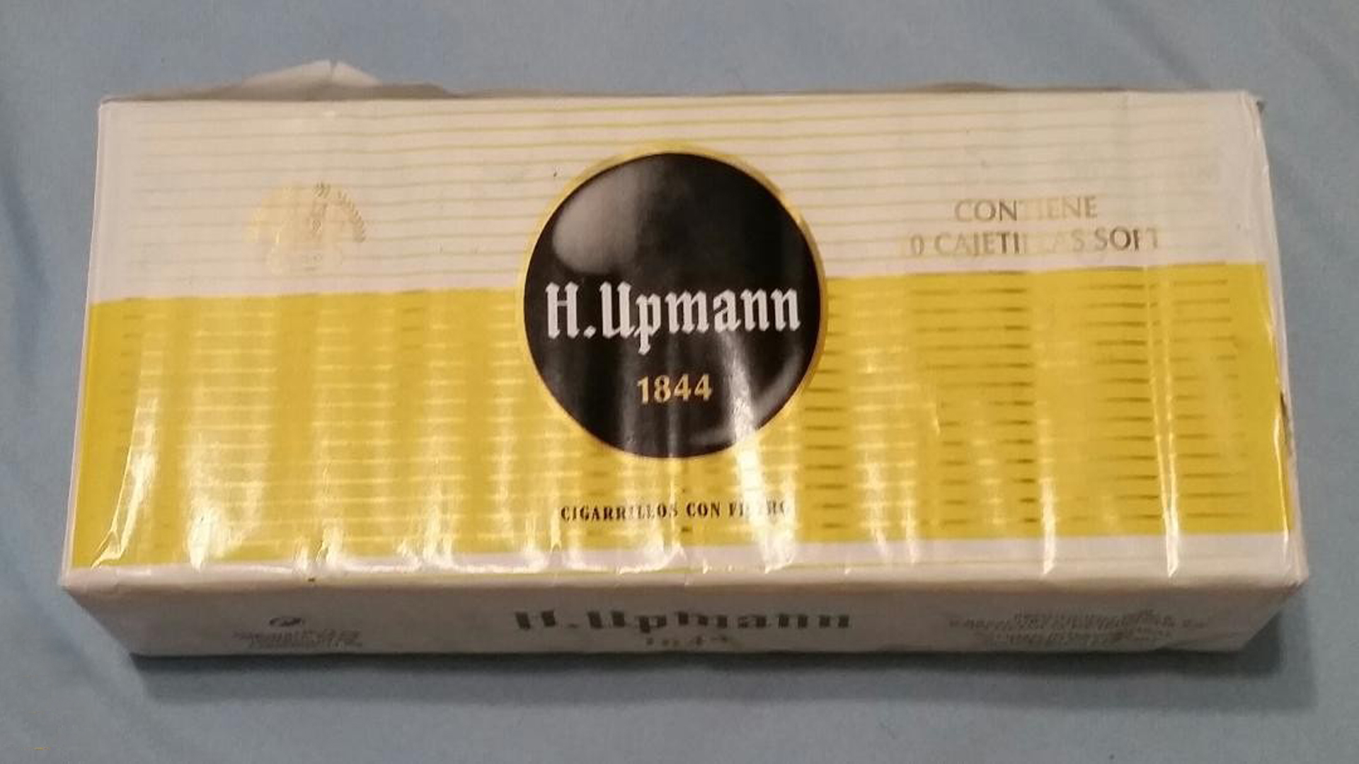 Cómo se sobrevive en Cuba: vendiendo cigarros a los 92 años