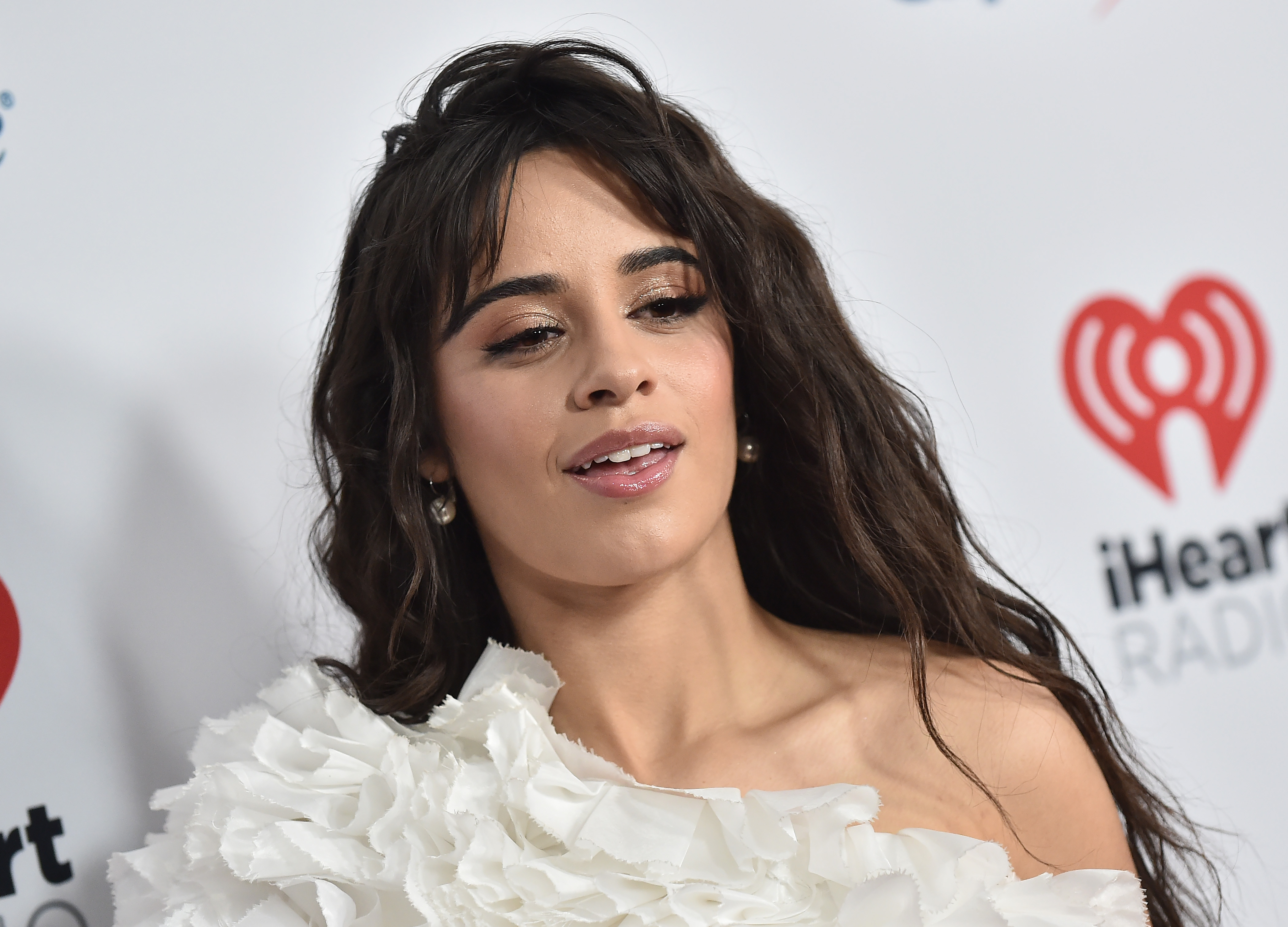 Camila Cabello, orgullosa de abuela cubana, la celebra por logro que alcanzó a sus 75 años
