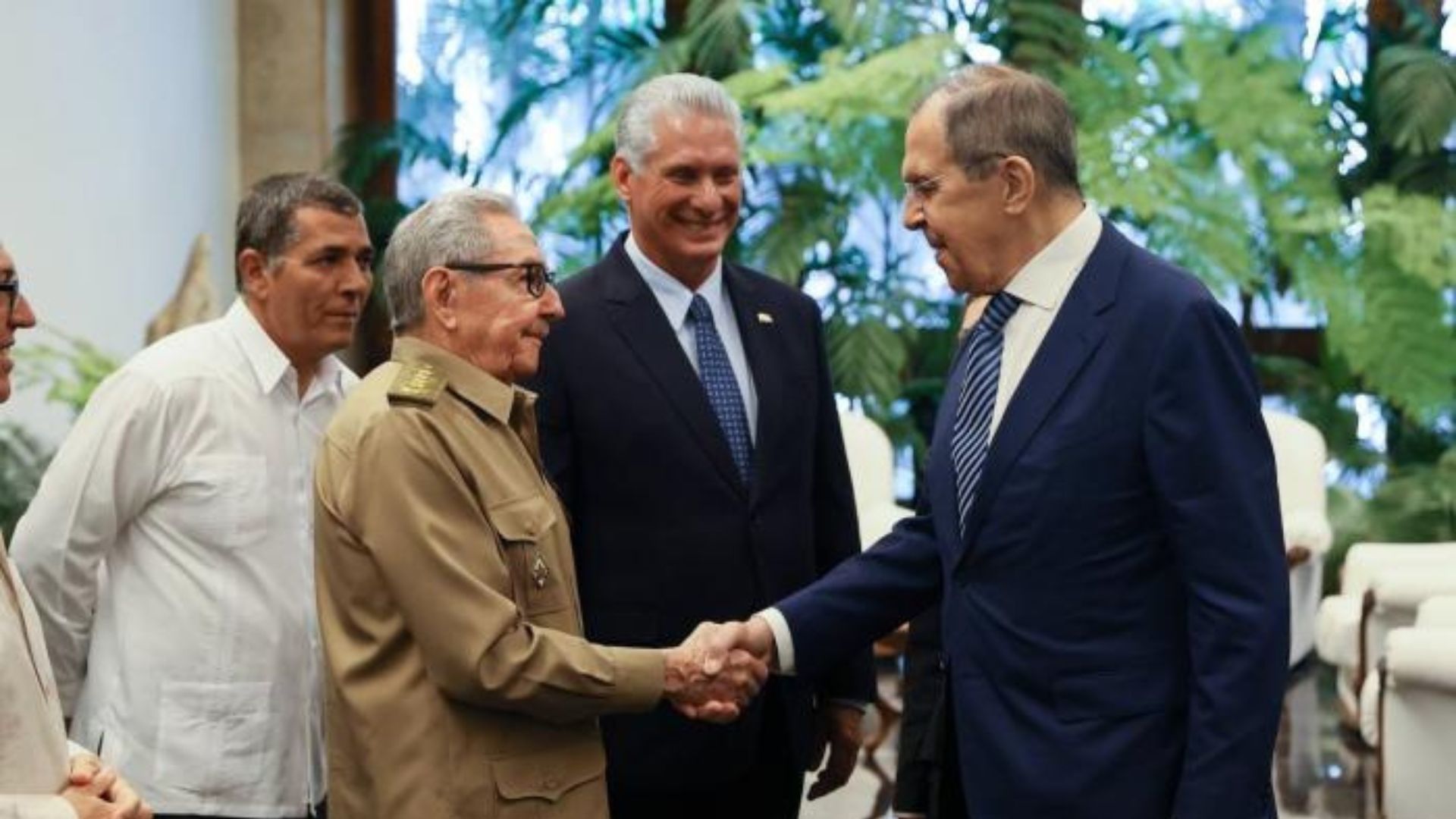 Canciller ruso Lavrov ataca a EE.UU. en su visita al régimen cubano