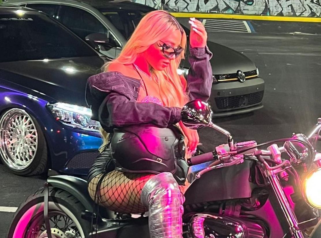 Cantante cubana hace la travesía en busca de sus sueños y estrena su primer video musical en Miami