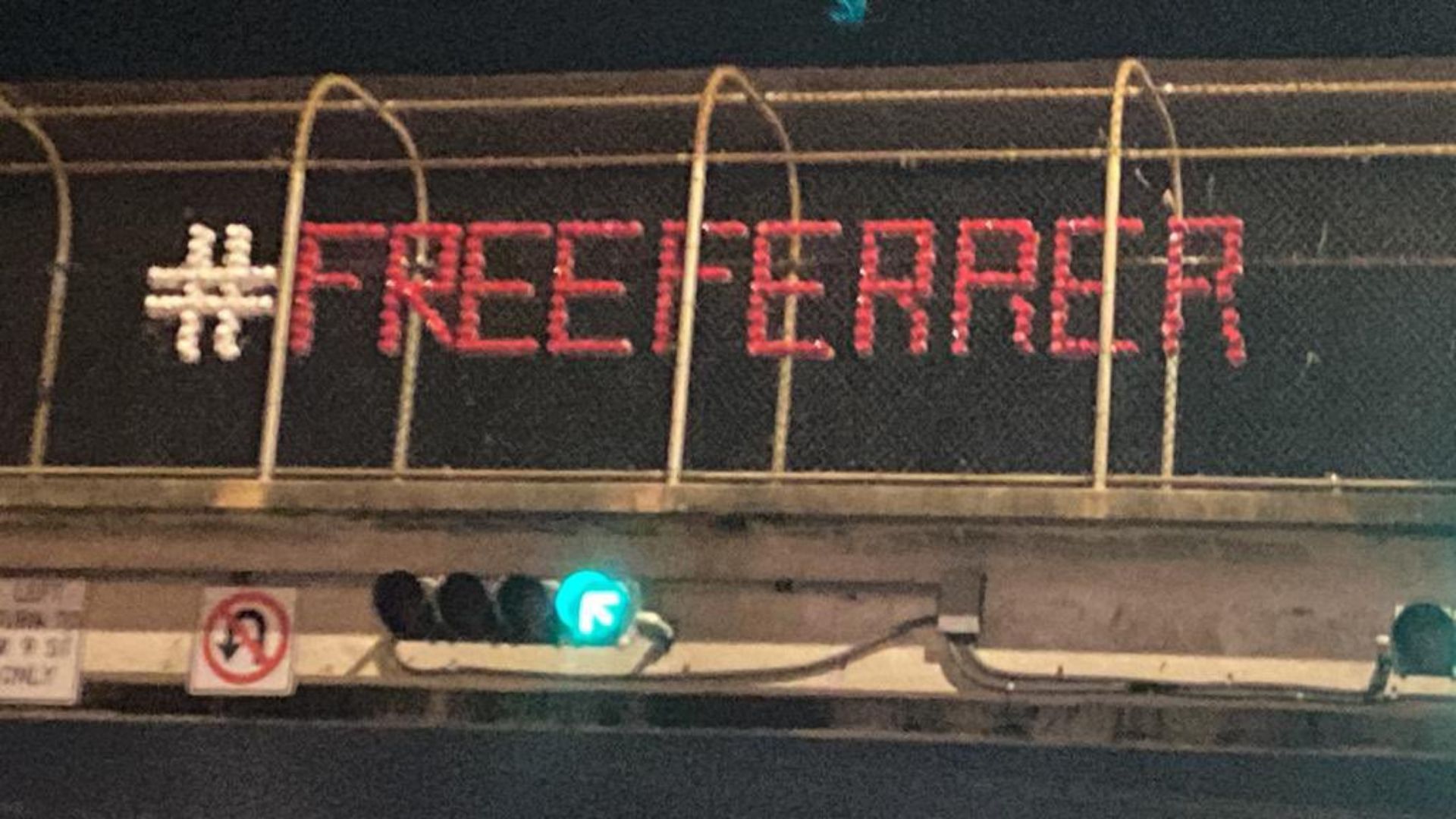 Cartel de #FreeFerrer aparece en puente de Hialeah