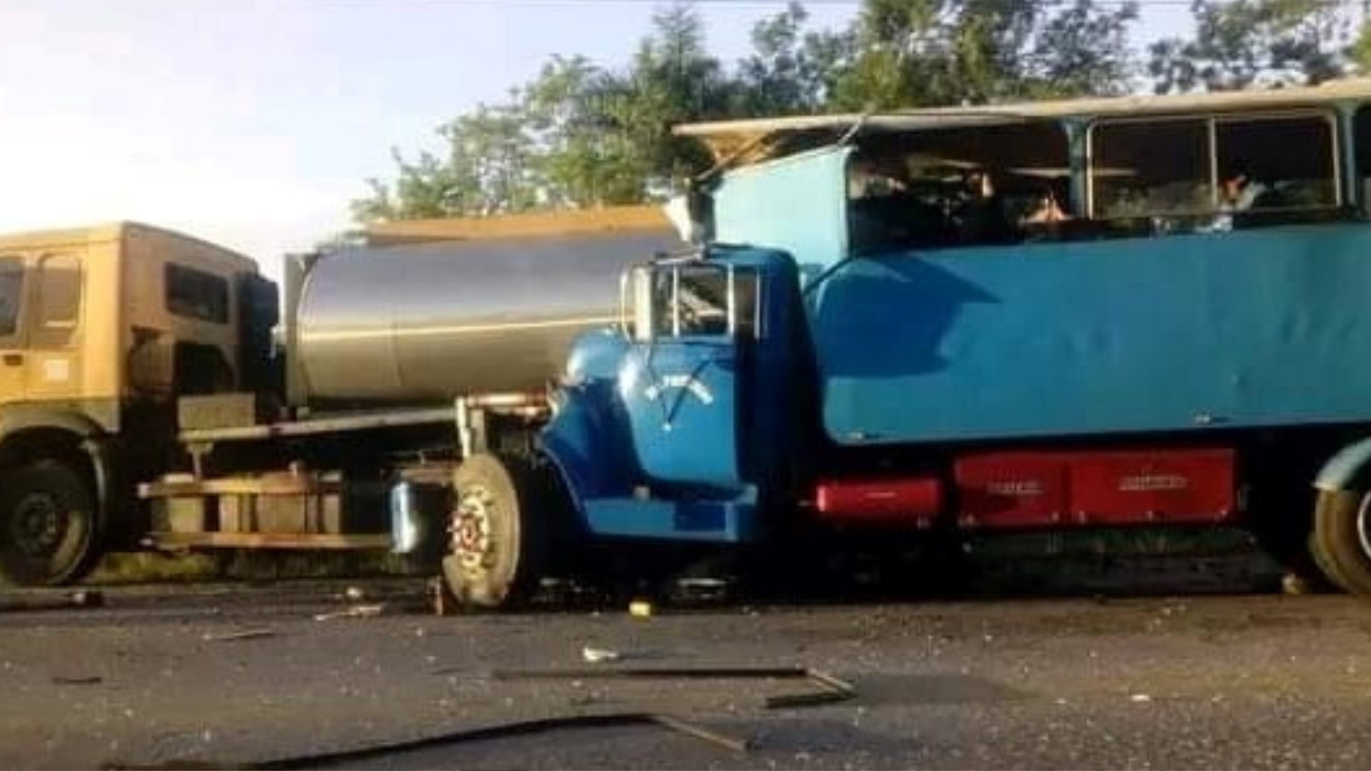 Choque entre camión de pasajeros y cisterna deja varios fallecidos y heridos graves en Mayabeque
