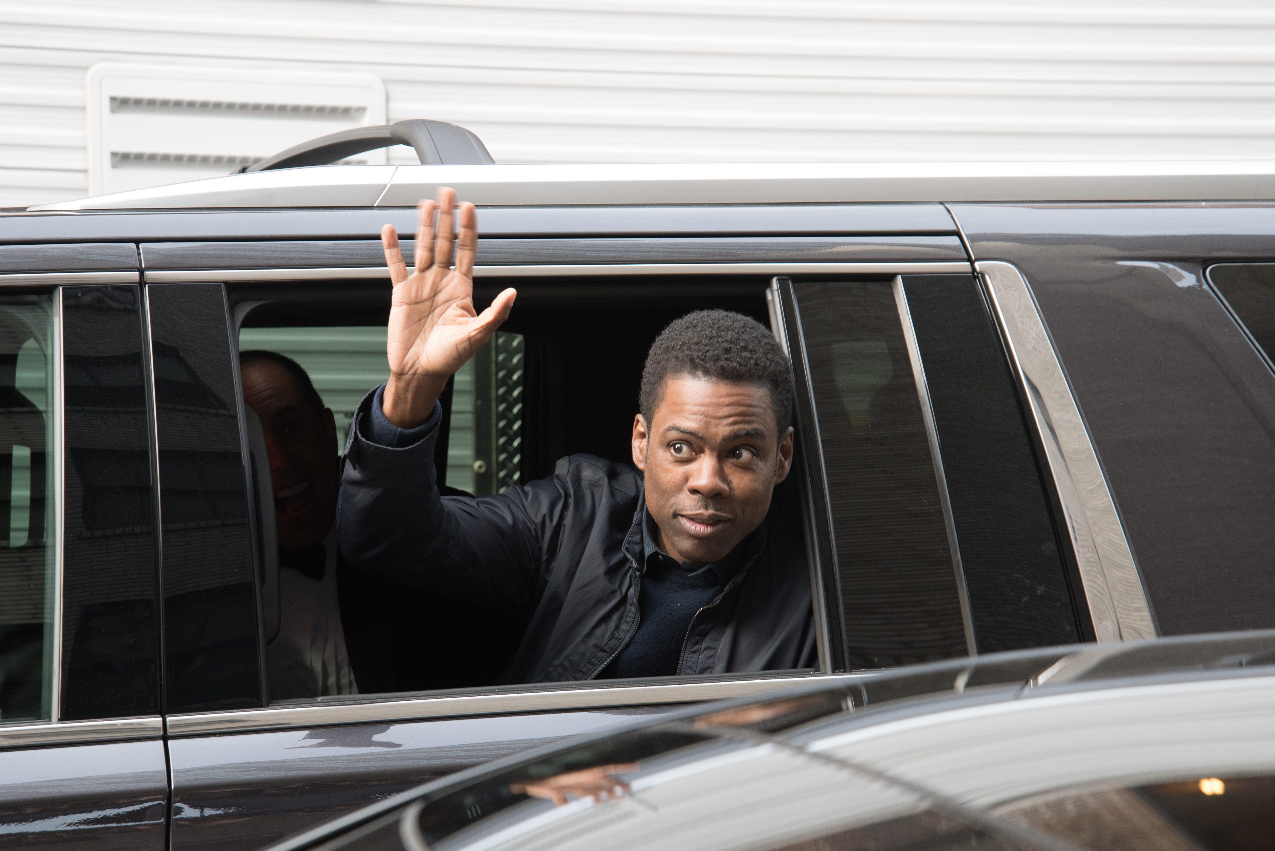 Chris Rock habla de "indignación selectiva" y bofetada de los Oscar en Netflix: "no deja títere con cabeza"