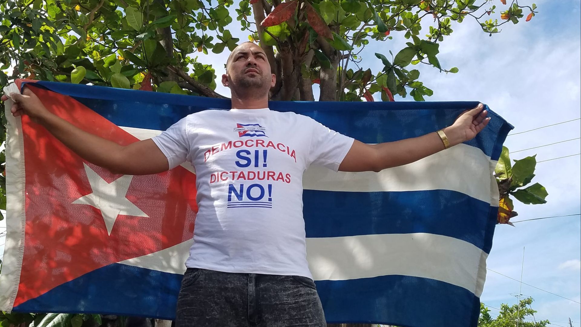 Citan a interrogatorio a activista Yeris Curbelo por dar cobertura a protestas en Caimanera