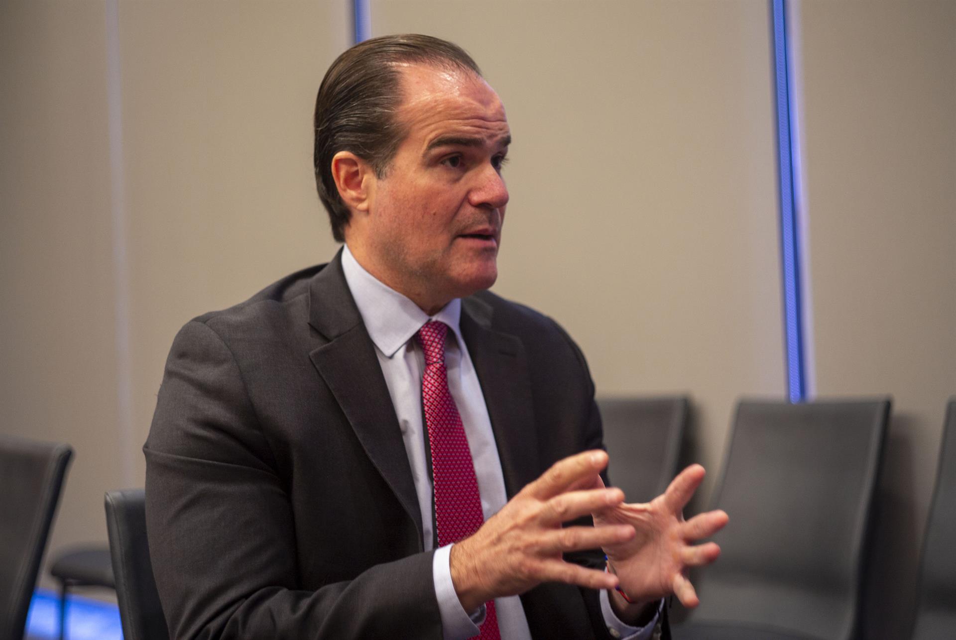 Claver-Carone promete revertir medidas de Biden: "El que ríe de último ríe mejor"