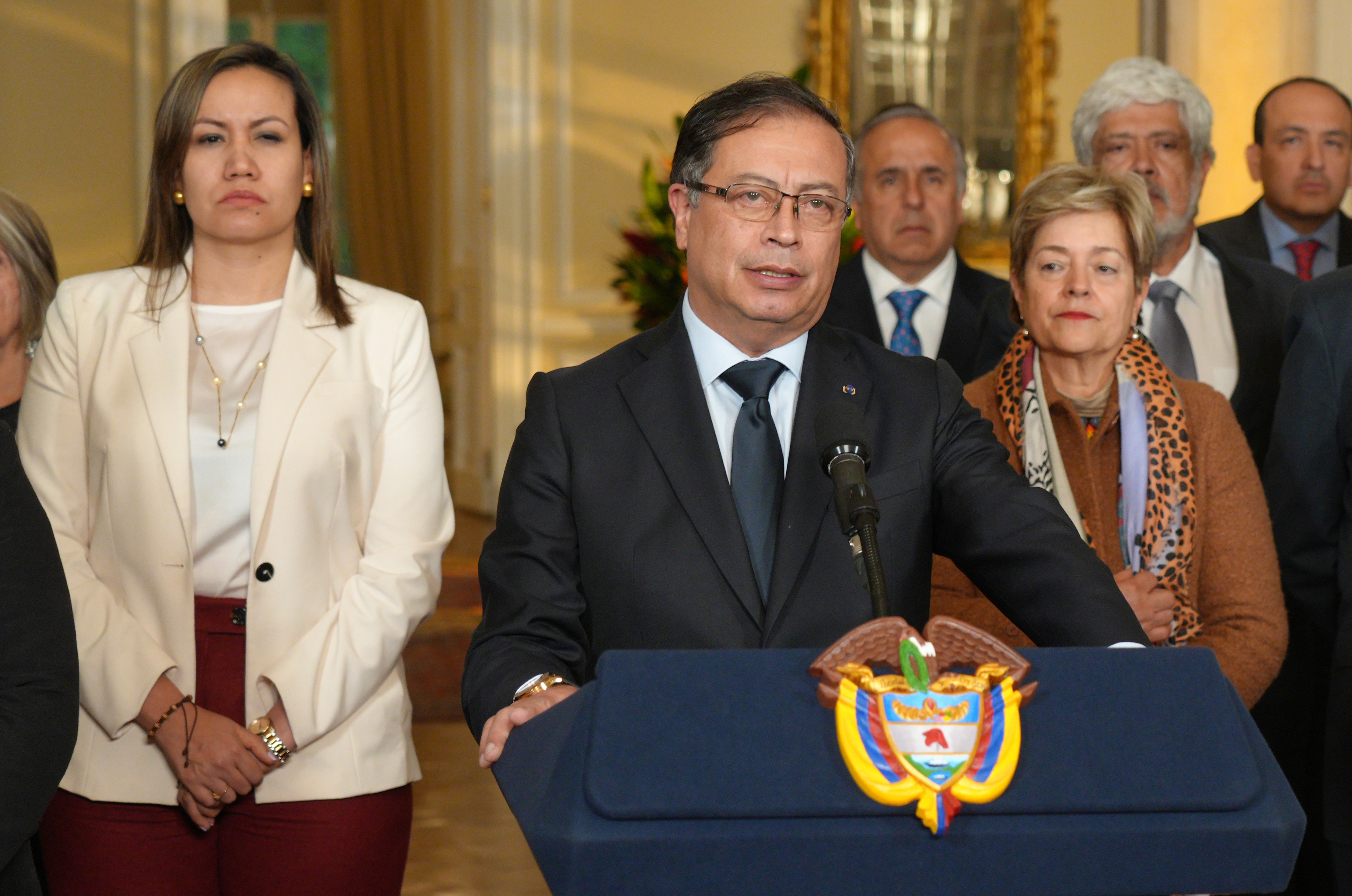 Colombia: Petro cambia a 3 ministros en la primera crisis de su gabinete