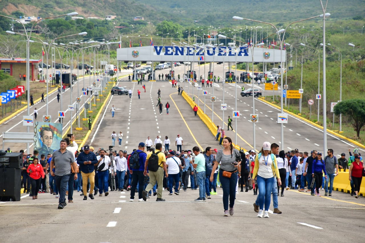 Colombia y Venezuela reabren por completo sus fronteras terrestres
