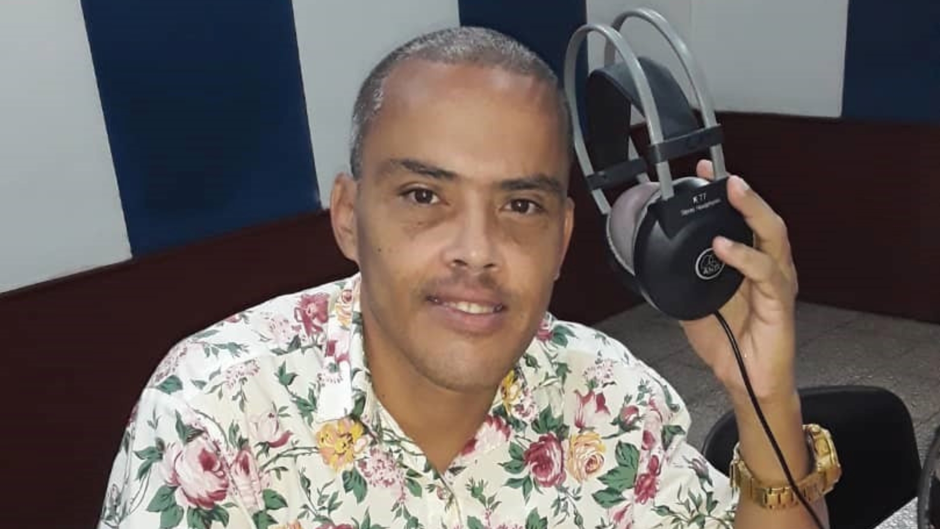 Conmoción por presunto asesinato a puñaladas de locutor cubano en Guantánamo