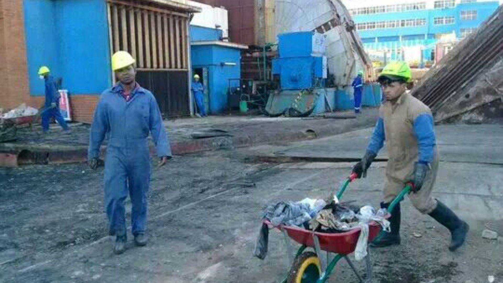 Continúa limpieza y extracción de hollín en Termoeléctrica Antonio Guiteras tras fatal derrumbe