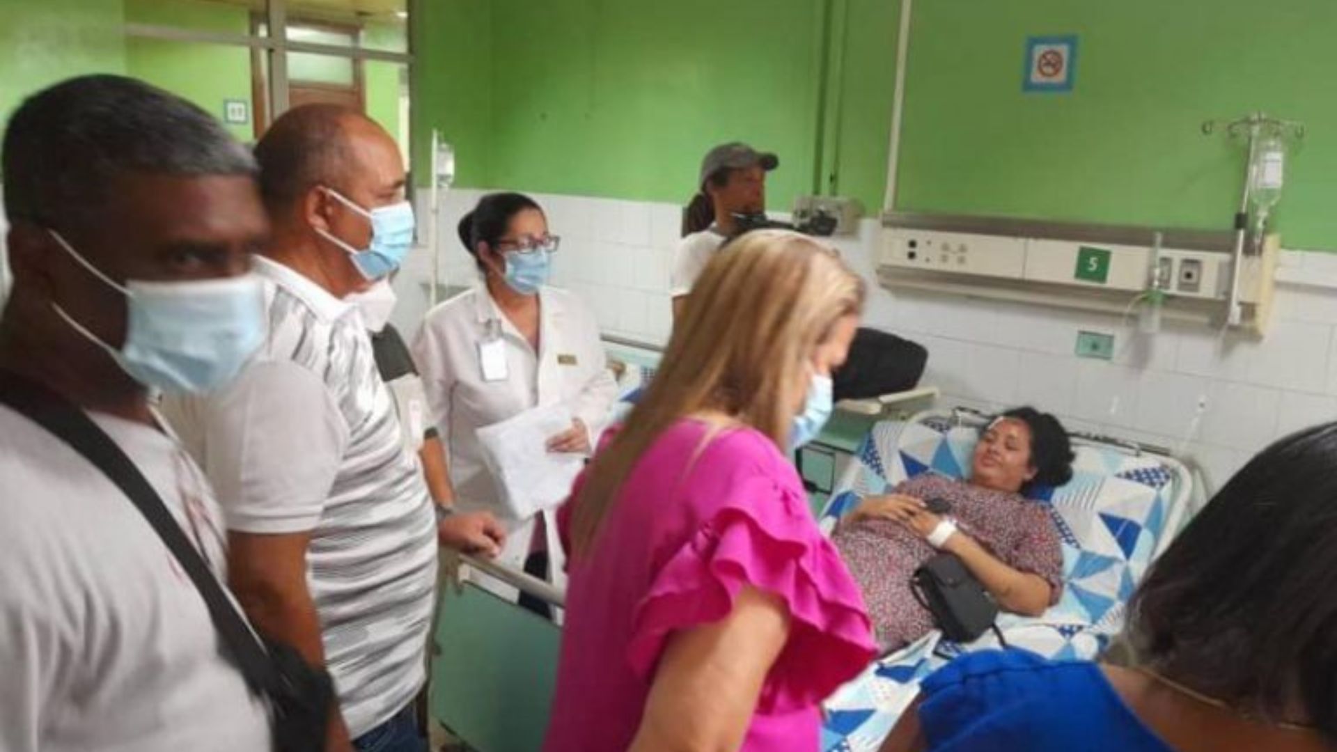 Continúan hospitalizados 10 heridos de accidente en autopista