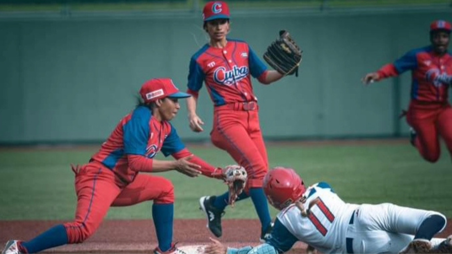 Cuatro beisbolistas cubanas se fugan tras Mundial en Japón