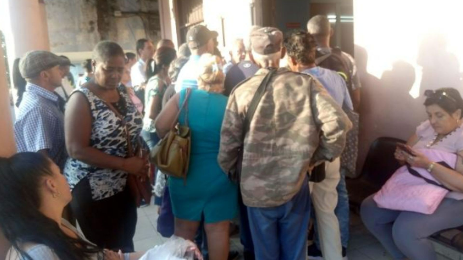 Cuba: Colapsan registros civiles por alta demanda