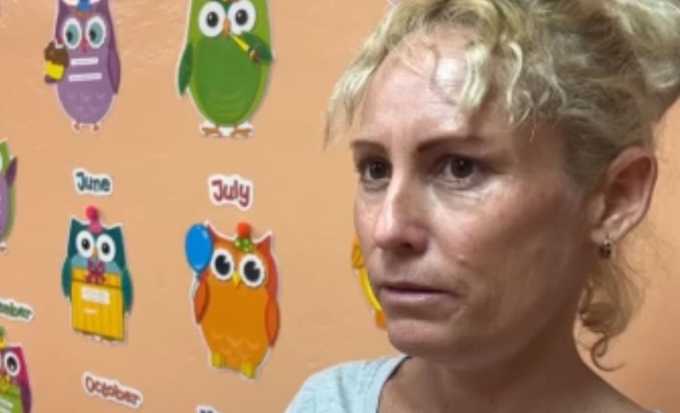 Cubana recién llegada que vive en calles de EEUU con 3 hijos recibe orden de deportación