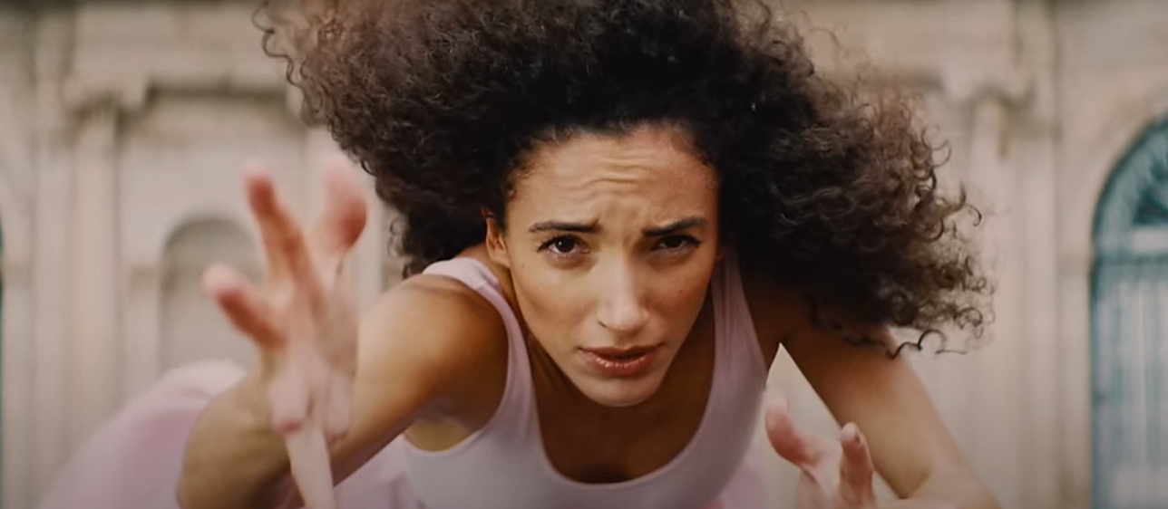 Cubana residente en Madrid integra el espectacular cuerpo de baile que figura en el nuevo video de Residente