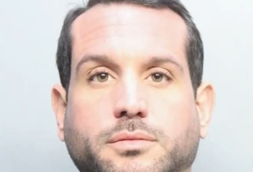 Cubano acusado de matar salvajemente a su madre a golpes y puñaladas