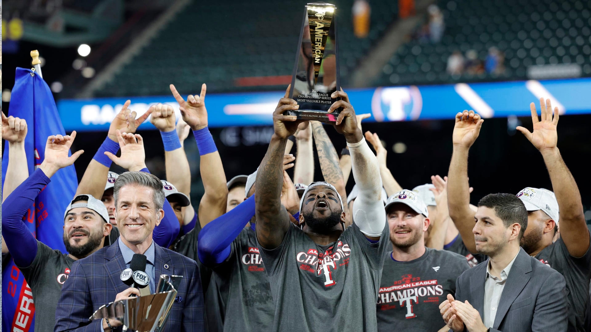 Cubano Adolis García, MVP de la Serie de Campeonato de la Liga Americana
