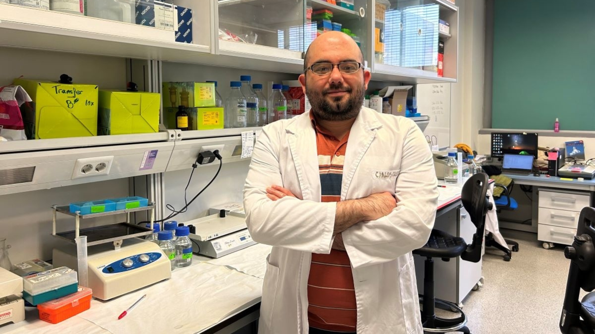 Cubano gana premio en España por importante descubrimiento sobre COVID-19